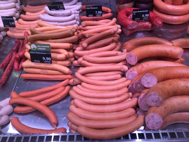 charcuterie-CIPIERES-min_sausages_meat_butchery-1069321